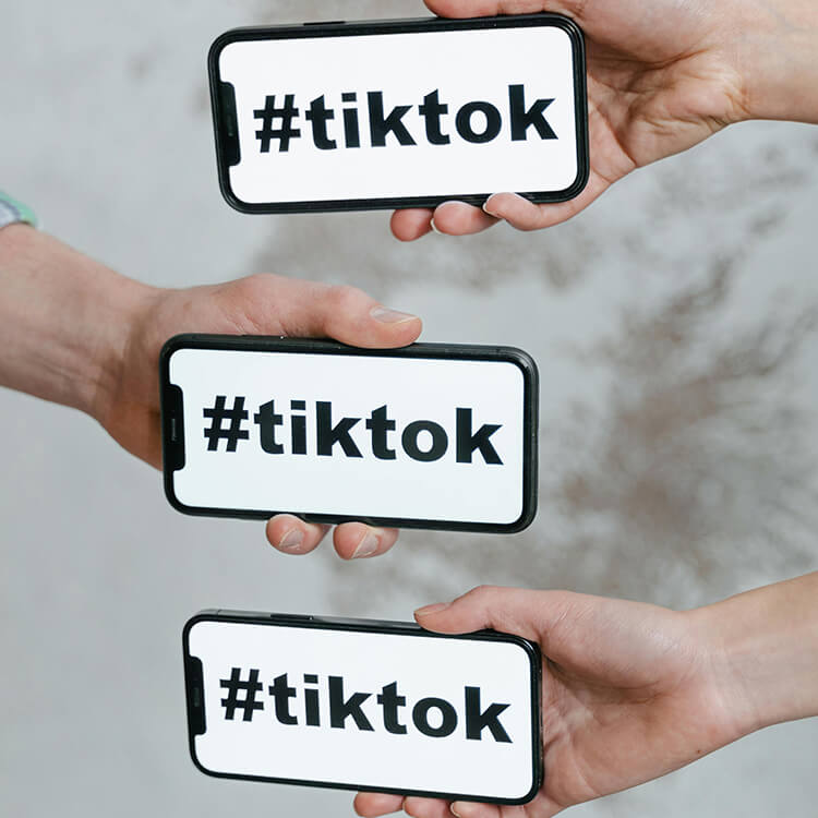 Découvrez les nouvelles tendances des réseaux sociaux et apprenez à maîtriser les codes pour une présence en ligne efficace. Optimisez votre stratégie digitale en découvrant les dernières tendances et les nouveaux usages des réseaux sociaux.
